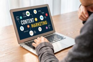 man creating a strategy for content marketing