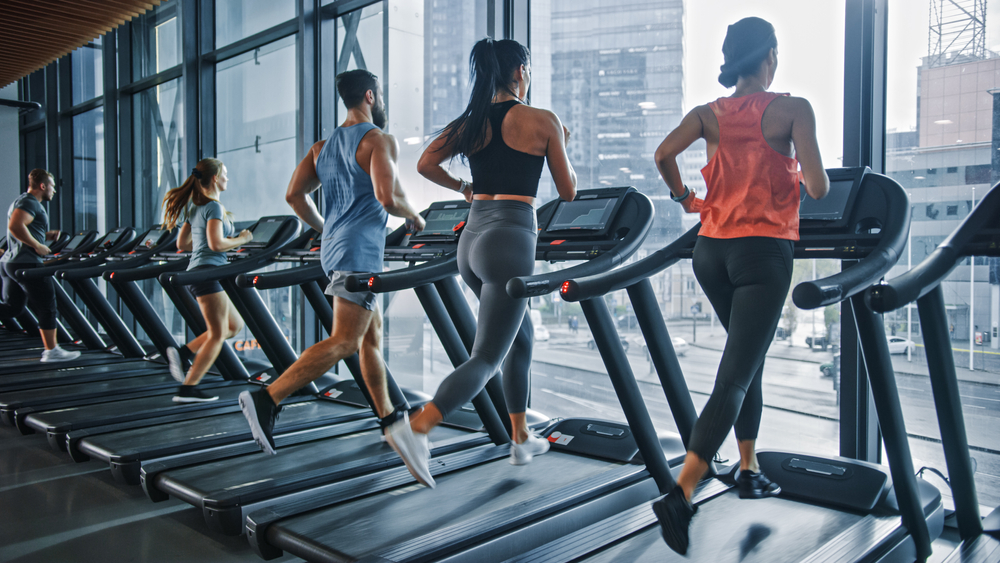 Group,Of,Six,Athletic,People,Running,On,Treadmills,,Doing,Fitness